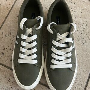 NEW Tommy Hilfiger women Olive Green Sneakers size 7